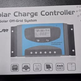 Controlador de Carga LDSOLAR 30A PWM Modelo LD2430NS LCD